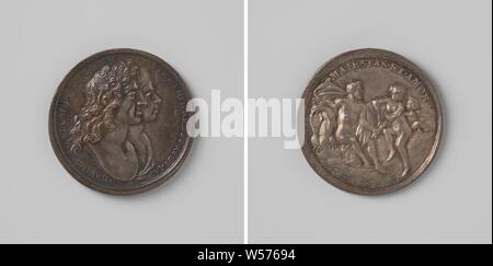 Marriage of Charles II and Catherine of Portugal, Silver Medal. Obverse: bust of man and woman within a circle. Reverse: Jupiter with arm around swan and lightning in hand, Venus and Amor within circumference, Charles II (king of England), Catharina van Braganza (queen of England), George Bower, London, 1662, silver (metal), striking (metalworking), d 2.7 cm × w 8.11 Stock Photo