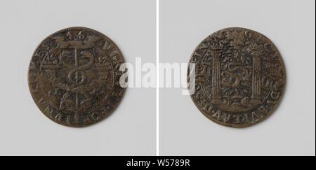 Return of Charles V, German Emperor in the Netherlands, calculation token of the Council of Finance, Copper token. Obverse: Staff of Mercury, flanked by two filled horns of abundance within an inscription. Reverse: pennant with inscription under flint and flint with sparks between columns of Herkules within inscription, Netherlands, Karel V of Habsburg (German emperor and king of Spain), Council of Finance, anonymous, 1548, copper (metal), striking (metalworking), d 2.7 cm × w 4.65 Stock Photo