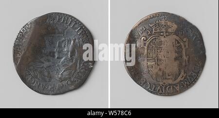 Marriage of Philip, heir to Spain and Mary I, Queen of England, Silver Medal. Front: facing male and female breastpieces facing each other under a crown inside an inscription. Reverse: crowned coat of arms, left of crown digit X, right two digits I inside circumscription, Winchester, Philip II (king of Spain), Maria Tudor (queen of England), anonymous, 1554, silver (metal), striking (metalworking), d 3.1 cm × w 5.94 Stock Photo