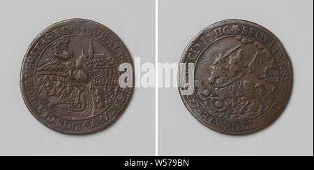 Maurits prevents Mendoza from crossing the IJssel near Doesburg, Copper Medal. Front: angel with shield flying above city on river, on either side of river armies within an inscription. Reverse: rider on horseback with sword in hand rides over man lying on the ground, behind him arm out of clouds with lashing tool in hand, in cloud: name Jehovah in Hebrew script within a circle, Doesburg, IJssel, Francisco Hurtado de Mendoza, Maurits (Prince of Orange), anonymous, Netherlands, 1598, copper (metal), striking (metalworking), d 3 cm × w 5.69 Stock Photo