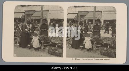 Housewife at the Nice Nice market. Une ménagère faisant son marché (title on object), market, going to the market, Neue Photographische Gesellschaft (mentioned on object), Nice, c. 1900 - c. 1910, cardboard, photographic paper, gelatin silver print, h 88 mm × w 179 mm Stock Photo