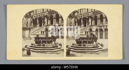 Bronze well in the courtyard of the Doge's Palace in Venice, inner court of palace or 'hôtel', well, Doge's Palace, anonymous, Venice, c. 1850 - c. 1880, cardboard, photographic paper, albumen print, h 85 mm × w 170 mm Stock Photo