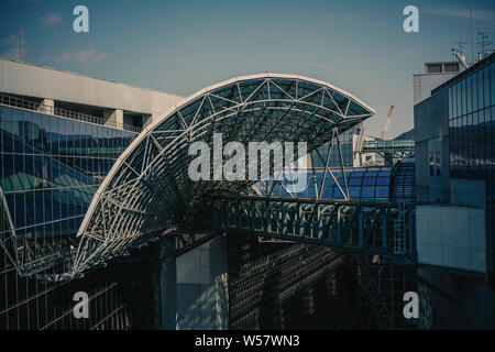 Curved steel roof structure detail inside Kyoto Station Stock Photo