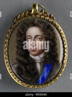 Portrait of William III (1650-1702), Prince of Orange. From 1689 on king of England, Willem III (1650-1702), Prince of Orange. King of England since 1689. Bust, facing. Scotland and Ireland), Charles Boit (attributed to), 1690 - 1727, gold (metal), h 4.7 cm × w 3.2 cm × d 0.4 cm Stock Photo