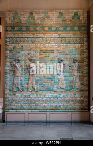 Complete view of the Archers Frieze from Darius' palace at Susa, a Louvre display. The decorative frieze of polychrome glazed brick shows men carrying... Stock Photo