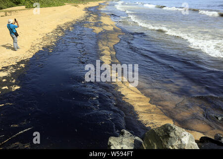 July 26, 2019, Moron, Carabobo, Venezuela: July 26, 2019. A major oil spill occurred in the El Palito area, with direct effects on the beaches of Palma Sola in the Oron municipality of Carabobo state and Tucacas in the Morrocoy National Park of Falcon state in Venezuela. Photo: Juan Carlos Hernandez Credit: Juan Carlos Hernandez/ZUMA Wire/Alamy Live News Stock Photo