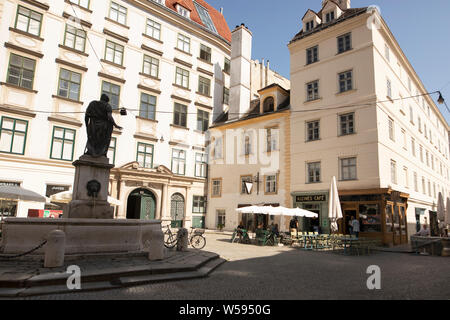 The fountain and the Kleines Cafe at Franziskanerplatz in Vienna, Austria. Stock Photo