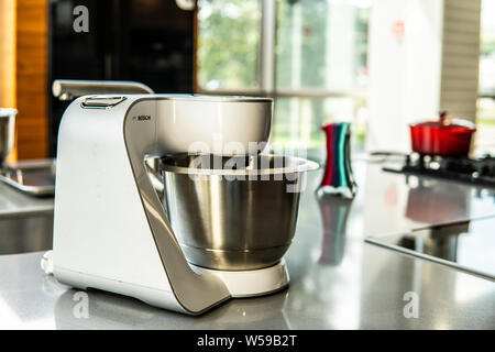 Warsaw, Poland, July 2018 Bosch showroom store, Bosch OptiMUM Food Processor  Kitchen machine on display for sale, perfect cooking experience Stock Photo  - Alamy