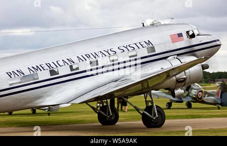 パンナム旅客機ダグラスＤ C-4 ダグラス DC-4 `パンアメリカン航空` (完成品飛行機) - ホビー