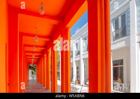 COVERED WALKWAY FENDI STORE (©FENDI 2018) PASEO PONTI PASSAGEWAY