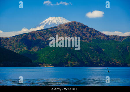 Impressive vew on Mount Fuji (Fuji san) from the shore of Lake Ashi in Fuji Hakone National Park, shot during daytime, Japan Noveber 2018 Stock Photo