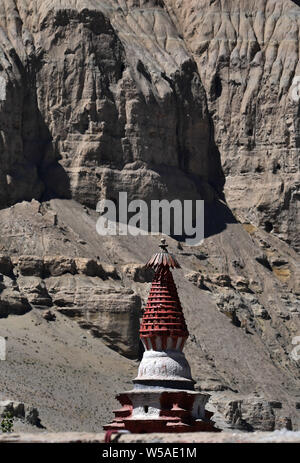 (190727) -- ALI, July 27, 2019 (Xinhua) -- Photo taken on July 24, 2019 shows an earth pagoda in Zanda County of Ngari Prefecture, southwest China's Tibet Autonomous Region. (Xinhua/Chogo) Stock Photo