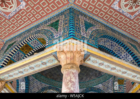 Architectural detail of the Dome of the Chain, one of the oldest structures on the Temple Mount, near Dome of the Rock. Jerusalem, Israel Stock Photo