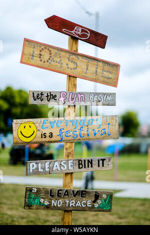 Charlton Park, Malmesbury, Wiltshire, UK. 27th July, 2019. Leave no trace signs at the WOMAD Festival (World of Music Arts and Dance) on Saturday 27 July 2019 at Charlton Park, Malmesbury. Picture by Credit: Julie Edwards/Alamy Live News Credit: Julie Edwards/Alamy Live News Stock Photo