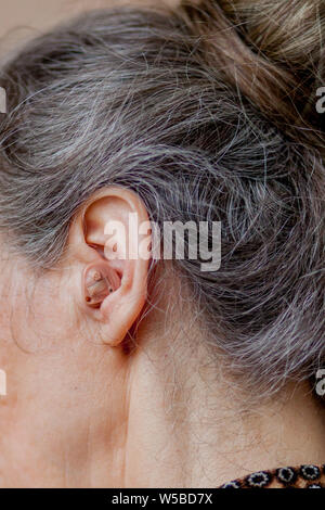 Elderly hand holding hearing aid hi-res stock and images - Page Alamy