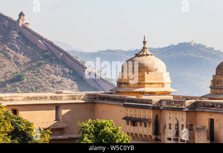 From inside the Amer Fort looking out at the outer walls on the surrounding steep hillsides. Amer, India, near Jaipur, Rajasthan, India. Stock Photo