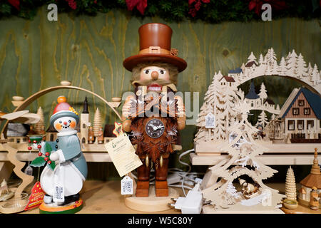 Traditional wooden figures from the Ore Mountains: nutcrackers, smokers and candle arches. Christmas decoration for sale. Leipzig, Saxony, Leipzig Stock Photo