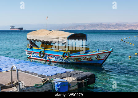 Aqaba, Jordan - November 6, 2017: A tourist boat at the pier in the Gulf of Aqaba in Red Sea, Aqaba, Jordan. Stock Photo