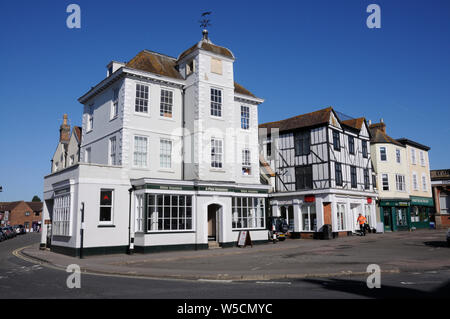47 Market Square,  Bicester, Oxfordshire. The island buildings in the centre of the square were built in the 16th and 17th century b Stock Photo