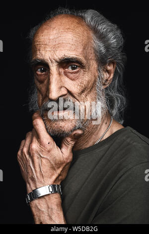 serious bearded old male in T-shirt thinking about laon, money, man paying loan all his life. close up portrait.problem concept Stock Photo