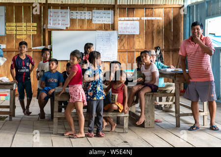 Warmi Isla Village and their Schoolhouse on the Peruvian Amazon Stock Photo