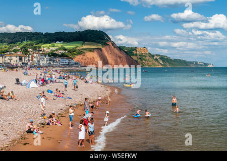 Sidmouth, South Devon, England. Sunday 28th July 2019. UK Weather.  With blue skies and warm sunshine, holidaymakers flock to the south coast town of Stock Photo