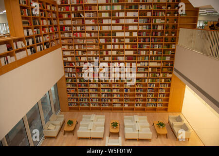 Interior view of the library of the Chinese University of Hong Kong, Shenzhen, abbreviated as CUHK-Shenzhen, in Shenzhen city, south China's Guangdong Stock Photo