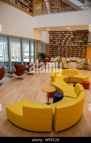 Interior view of the library of the Chinese University of Hong Kong, Shenzhen, abbreviated as CUHK-Shenzhen, in Shenzhen city, south China's Guangdong Stock Photo