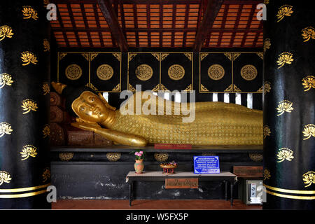 Golden reclining Buddha statue at Wat Chedi Luang in Chiang Mai, Chiang Mai Province, Thailand, South East Asia Stock Photo