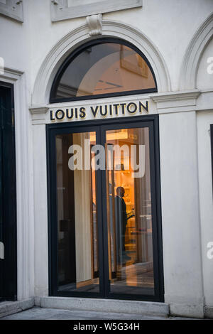MILAN - SEPTEMBER 21: Woman with Louis Vuitton bag with Mona Lisa