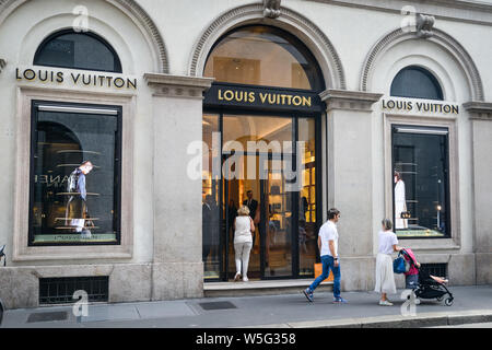 Milan, Italy - September 21, 2018: Louis Vuitton store in Milan.  Montenapoleone area. Fashion week Louis Vuitton shopping Stock Photo - Alamy