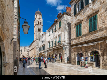 Visitors on Stradun and Franciscan Church and Monastery, Dubrovnik Old Town, UNESCO World Heritage Site, Dubrovnik, Dalmatia, Croatia, Europe Stock Photo