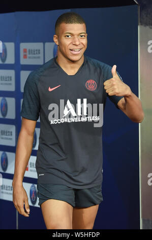 (190729) -- SUZHOU, July 29, 2019 (Xinhua) -- Kylian Mbappe of Paris Saint-Germain (PSG) gestures during a training session in Suzhou of east China's Jiangsu Province, on July 29, 2019. An International Super Cup match will be held here between Paris Saint-Germain and Sydney FC on Tuesday. (Xinhua/Li Bo) Stock Photo