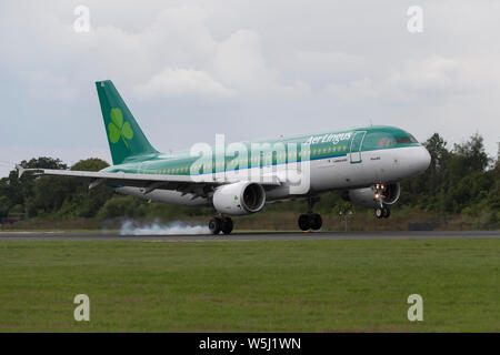 An Aer Lingus Airbus A320-200 lands at Manchester International Airport (Editorial use only) Stock Photo