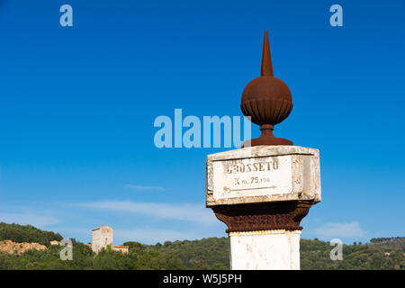 The Montarrenti column is a 1840 road sign built by Leopold II, Grand Duke of Tuscany, Italy Stock Photo