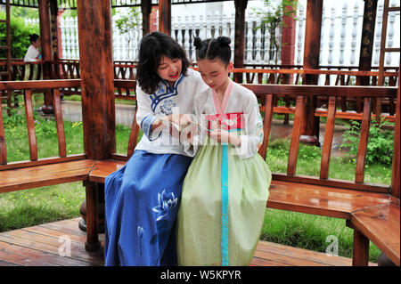 Chinese students dressed in Hanfu or traditional Chinese costume read classics to greet the World Book Day in Zigui county, Yichang city, central Chin Stock Photo