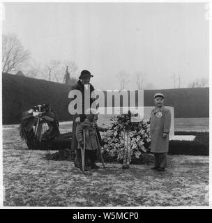 Eleanor Roosevelt at Franklin D. Roosevelt gravesite in Hyde Park, New York Stock Photo