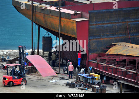 --FILE--Chinese workers manufacture a cargo ship at a factory in Yichang city, central China's Hubei province, 9 December 2018.   Orders for China's s Stock Photo