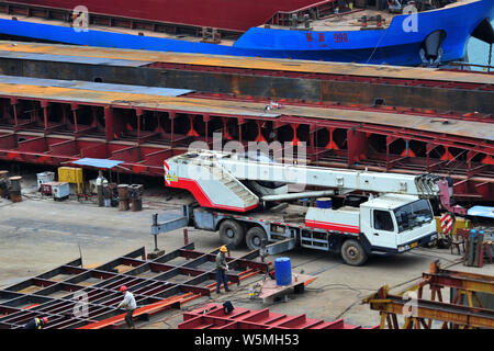 --FILE--Chinese workers manufacture a cargo ship at a factory in Yichang city, central China's Hubei province, 9 December 2018.   Orders for China's s Stock Photo