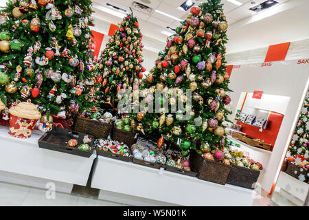 Palm Beach Gardens Florida,The Gardens Mall,Saks Fifth 5th Avenue,retail,fashion,trendy,luxury,fashionable,upscale,luxury,high end,department store,sh Stock Photo