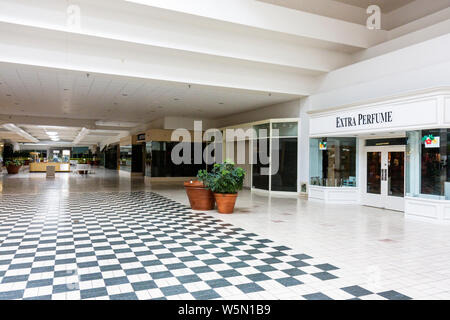 West Palm Beach Florida,Palm Beach Mall,foreclosed,foreclosure,dead mall,empty,closing,economy,financial credit crisis,desolate,closed store,shopping Stock Photo