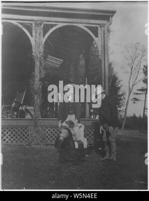 Franklin D. Roosevelt with his father in Hyde Park Stock Photo