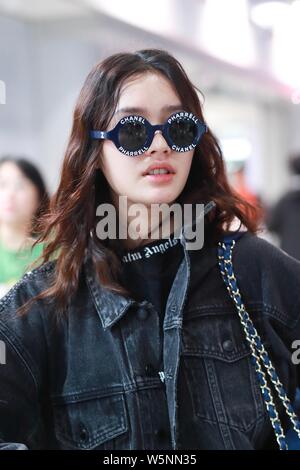 Chinese actress Jelly Lin or Lin Yun arrives at an airport in Shanghai,  China, 7 April 2019. T-shirt: Palm Angels Handbag: Chanel Sunglasses: Chan  Stock Photo - Alamy