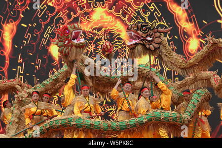Chinese artists perform dragon dance during Lunar New Year celebrations ...
