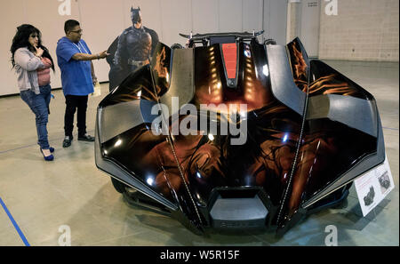 (190730) -- BEIJING, July 30, 2019 (Xinhua) -- People view a customized Batman Dark Knight-themed Polaris Slingshot at the Omni12 Car Show in Houston, Texas, the United States, on July 28, 2019. The inaugural Omni12 Car Show provided a platform for showing and trading automotive aftermarket products, including tires, body parts, electronics, painting and more. (Photo by Yi-Chin Lee/Xinhua) Stock Photo