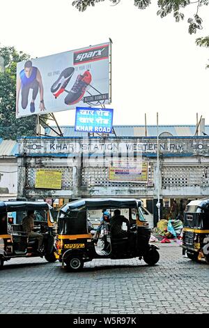 Khar Road Railway Station entrance Mumbai Maharashtra India Asia Stock Photo