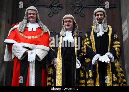 Robert Buckland QC (centre) poses for a photo with the Lord Chief Justice, Lord Burnett of Maldon (left) and Master of the Rolls Sir Terence Etherton (right), as he arrives at the Royal Courts of Justice in London for his swearing in ceremony as Lord Chancellor. Stock Photo