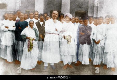 Kasturba Gandhi and Mahatma Gandhi India Asia 1915 Stock Photo