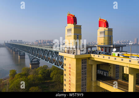 A view of the Nanjing Yangtze River Bridge in Nanjing city, east China's Jiangsu province, 18 December 2018. Stock Photo