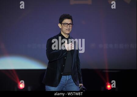 Indian actor Aamir Khan, right, and Santa Claus-dressed Chinese actor Wang Baoqiang attend a premiere for the movie 'Thugs of Hindostan' in Beijing, C Stock Photo